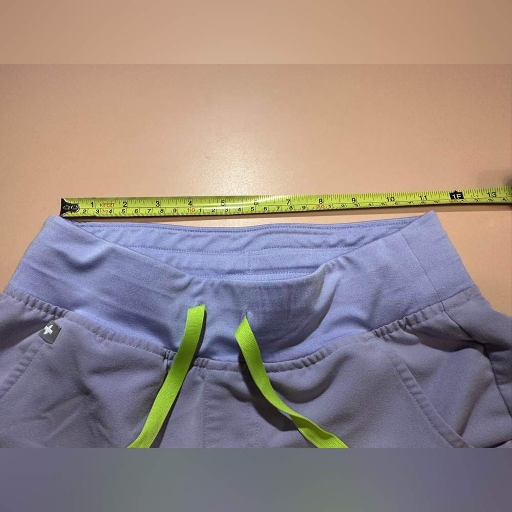FIgs Lilac Jogger Scrubs EUC - Picture 7 of 10